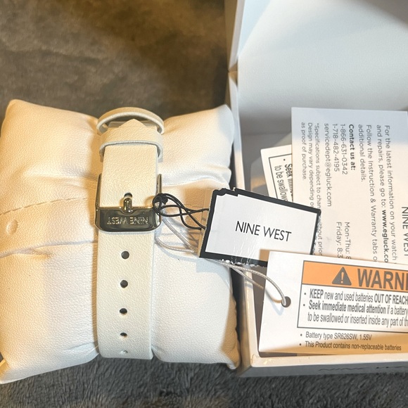 NEW Nine West women’s Strap Watch NWT - Picture 3 of 6